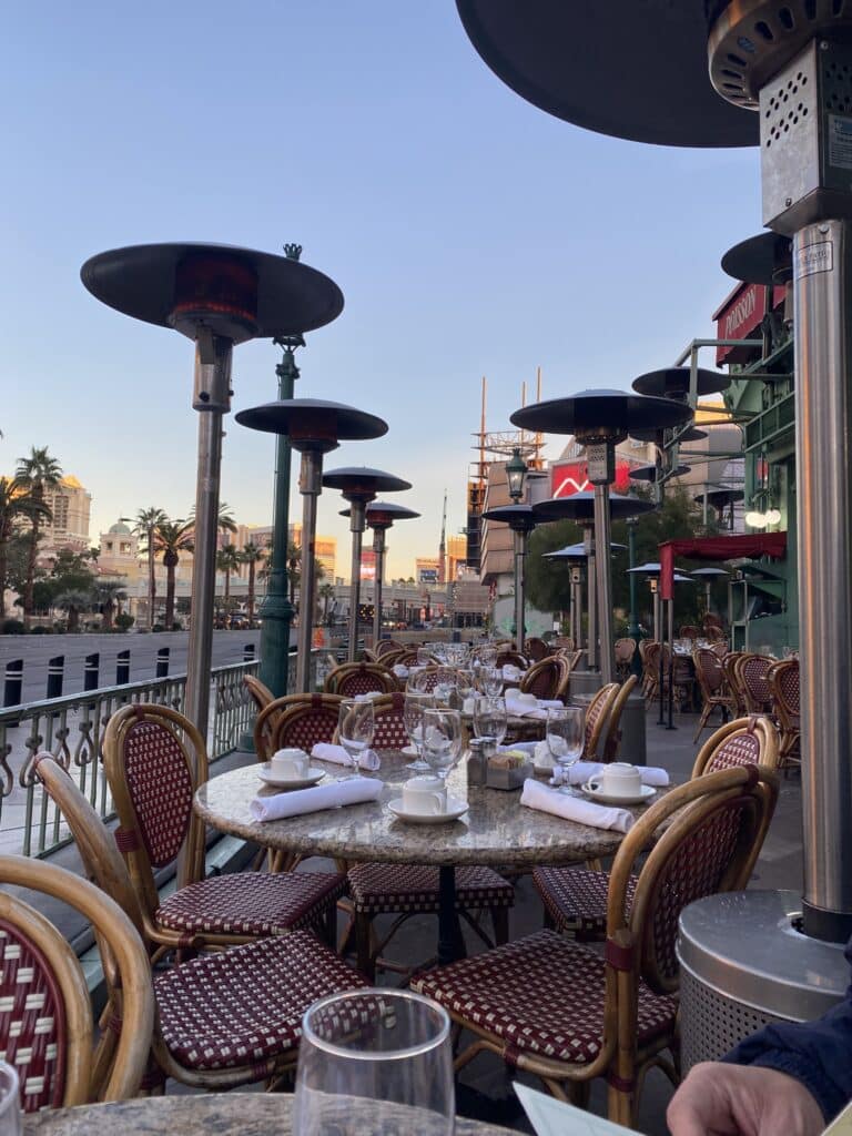 The 20 Most Romantic Restaurants in Las Vegas (2024)