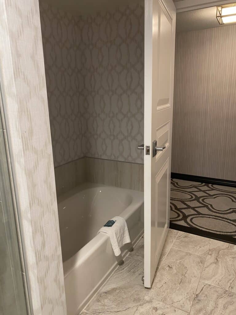 Paris Las Vegas Hotel Burgundy King Room bathtub