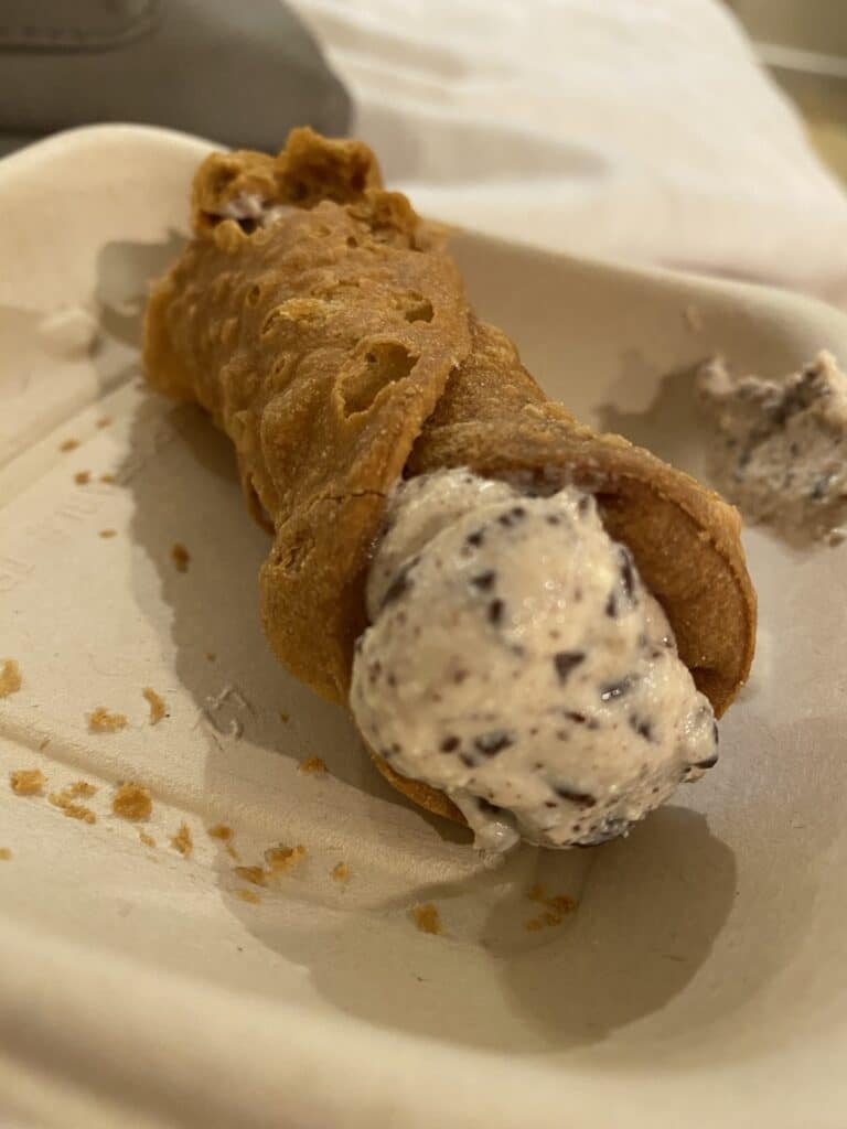 cannoli from Eataly in Las Vegas