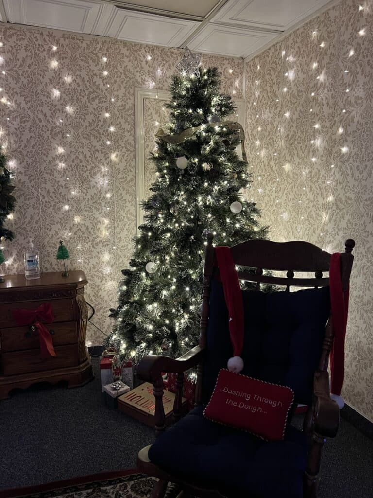 Christmas at Franklin's Escape Room - Escape Room Era - Anaheim