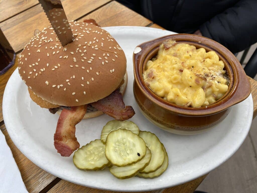 Swing Inn Cafe - Old Town Temecula - Burger and Mac N Cheese