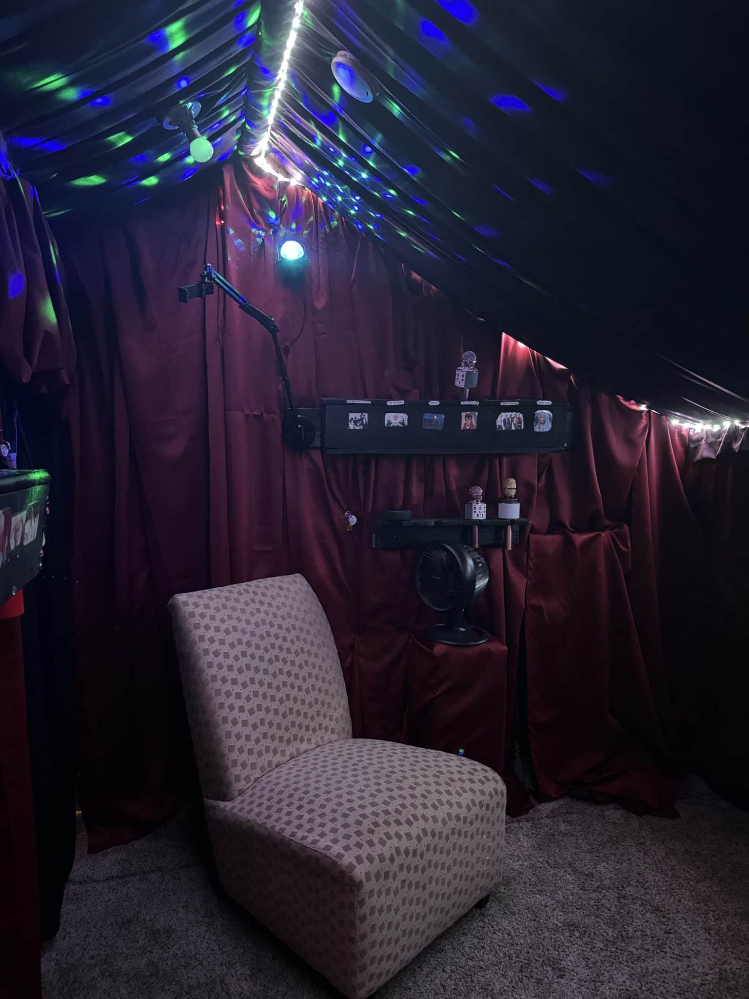 karaoke room with strobe lights, microphones, and a chair